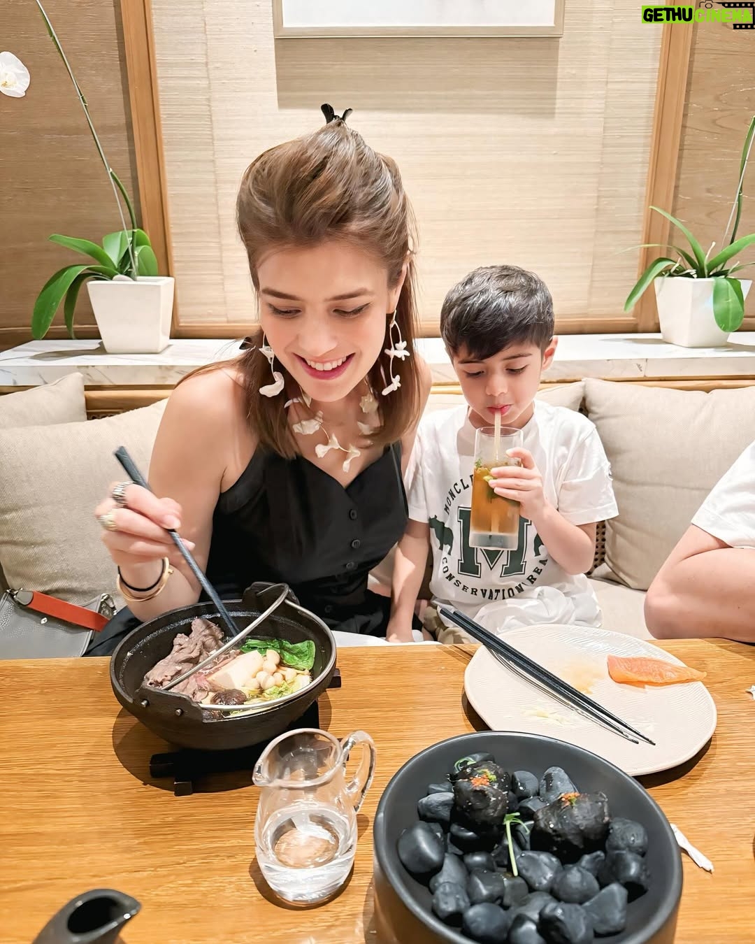 Carissa Putri - 20K Likes - After 13 years of marriage, here come my two incredible boys… Q & Z Alhamdulillah 🥰
Peluk mama terus sampe gede ya 🤗🤗