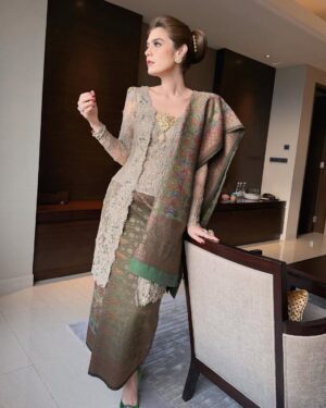 Carissa Putri Instagram - Everything is ready for Kaka Shalva and Akbar’s wedding ceremony 💍💍
Makeup @hepidavid
Songket @rumahtenunofficial