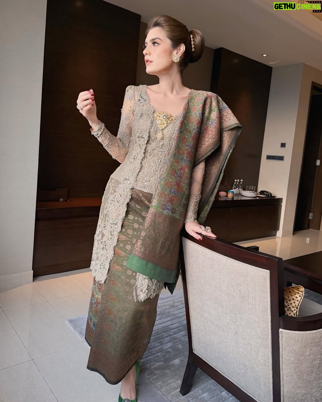 Carissa Putri - 29.3K Likes - Everything is ready for Kaka Shalva and Akbar’s wedding ceremony 💍💍

Makeup @hepidavid 
Songket @rumahtenunofficial