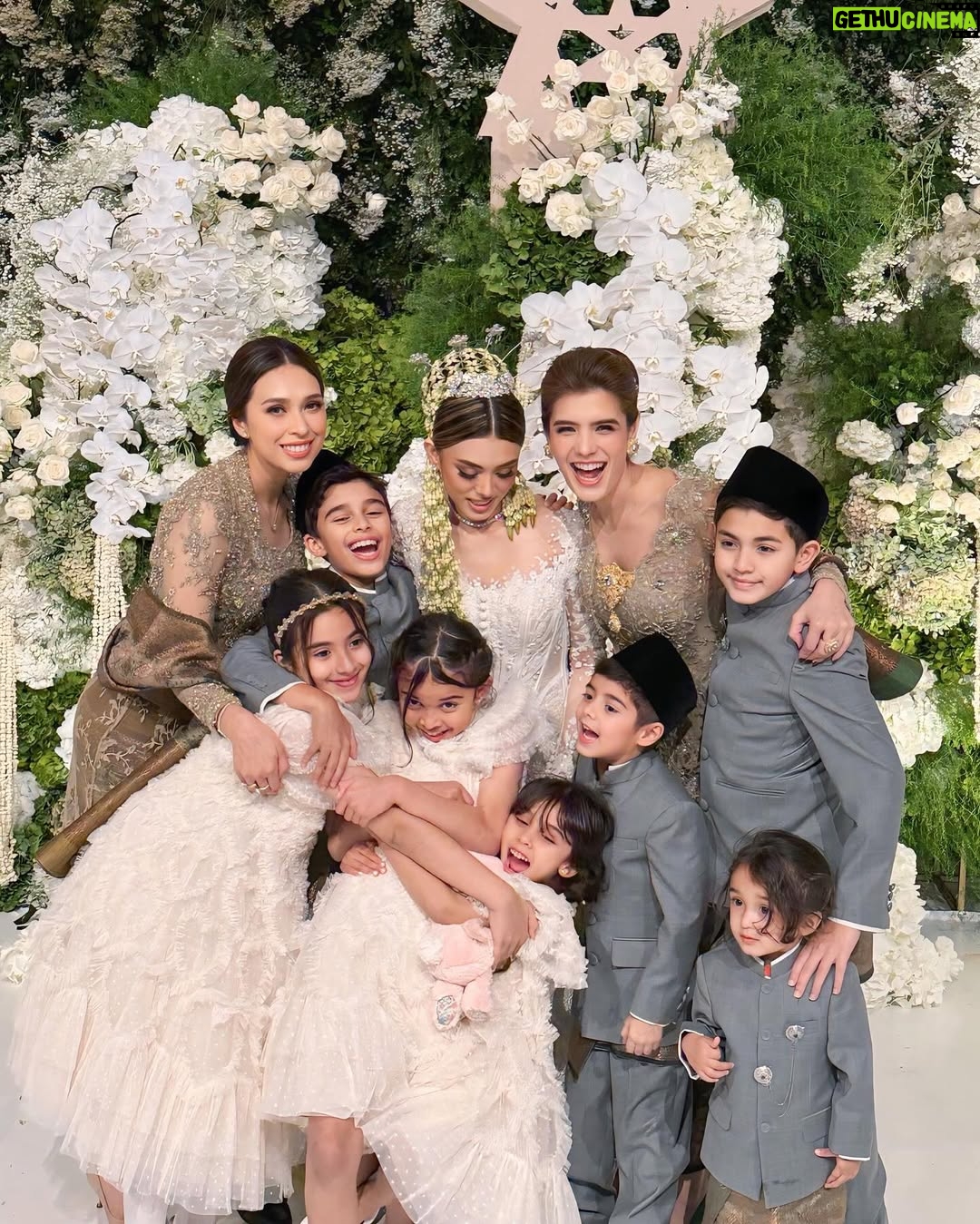 Carissa Putri - 21.8K Likes - Akad Nikah Akbar and Shalva 💍👰‍♀️
Kaka Shalva yang selalu jadi rebutan sepupunya, We love you Kaka Shalva 🩷🩷