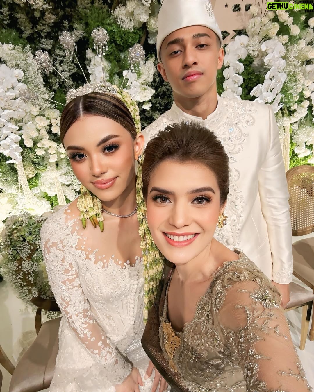 Carissa Putri - 21.8K Likes - Akad Nikah Akbar and Shalva 💍👰‍♀️
Kaka Shalva yang selalu jadi rebutan sepupunya, We love you Kaka Shalva 🩷🩷