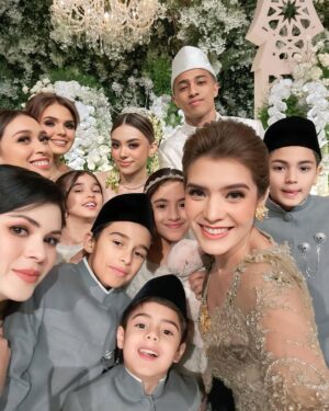 Carissa Putri Instagram - Akad Nikah Akbar and Shalva 💍👰♀️
Kaka Shalva yang selalu jadi rebutan sepupunya, We love you Kaka Shalva 🩷🩷