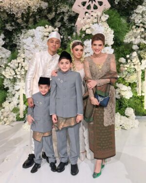Carissa Putri Instagram - Akad Nikah Akbar and Shalva 💍👰♀️
Kaka Shalva yang selalu jadi rebutan sepupunya, We love you Kaka Shalva 🩷🩷