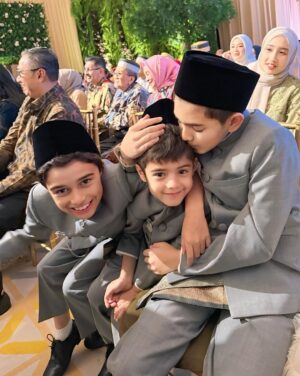 Carissa Putri Instagram - Akad Nikah Akbar and Shalva 💍👰♀️
Kaka Shalva yang selalu jadi rebutan sepupunya, We love you Kaka Shalva 🩷🩷