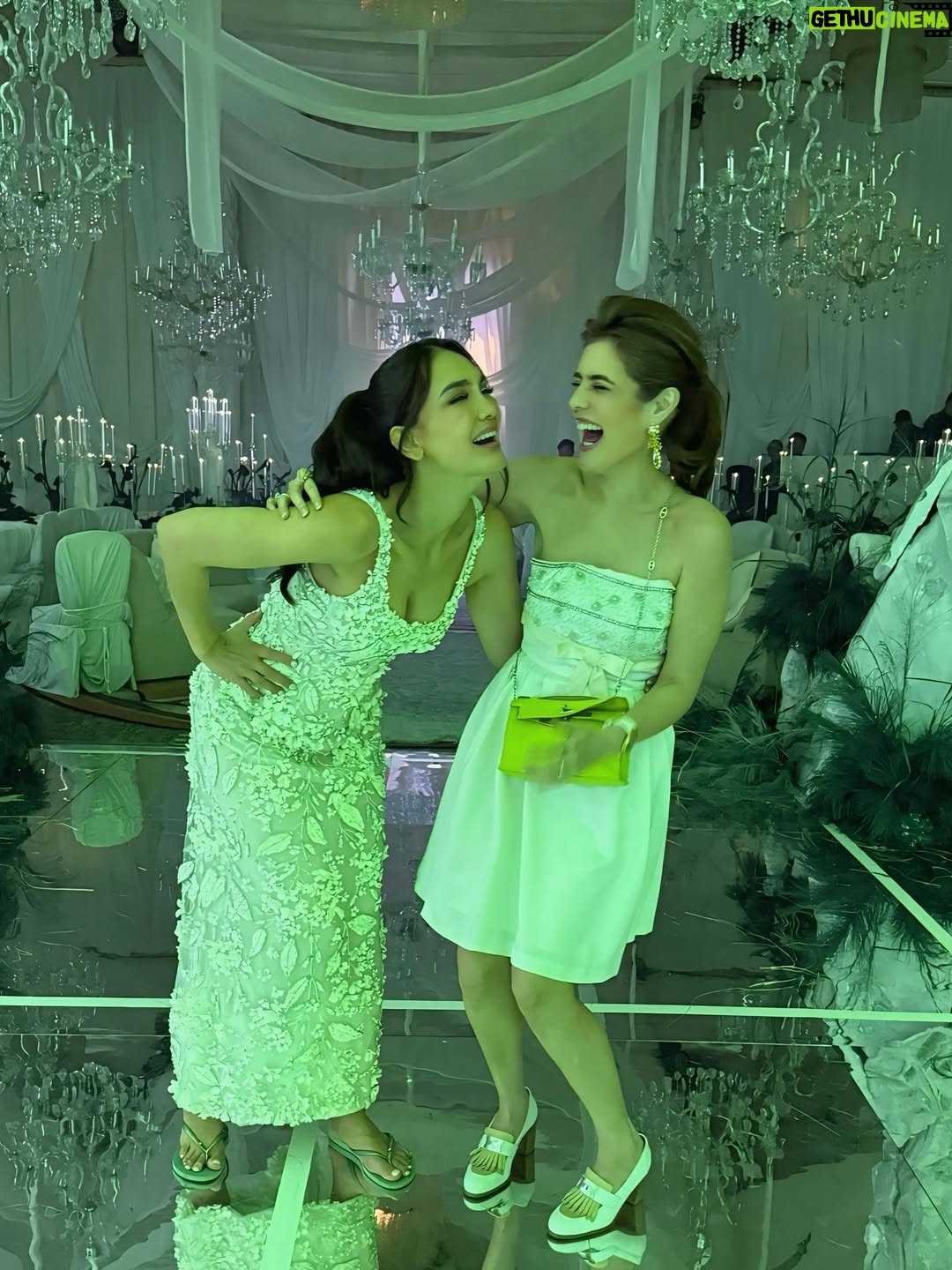 Carissa Putri - 22.6K Likes - With the Prettiest bride 👰‍♀️ @lunamaya 
Happy Wedding Luna & Maxime, happy2 terus ya kalian 🩷🩷🩷