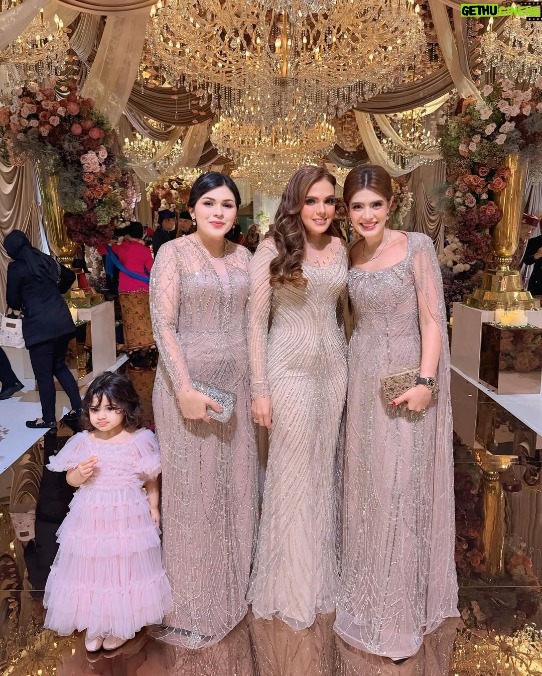 Carissa Putri - 21.4K Likes - Cheers to love, laughter and happily ever after for Shalva and Akbar 🥰
Kaka Shalva kesayangan kita semua ❤️