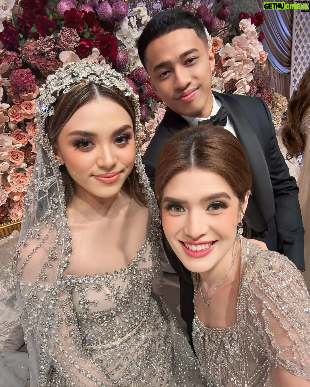 Carissa Putri - 21.4K Likes - Cheers to love, laughter and happily ever after for Shalva and Akbar 🥰
Kaka Shalva kesayangan kita semua ❤️
