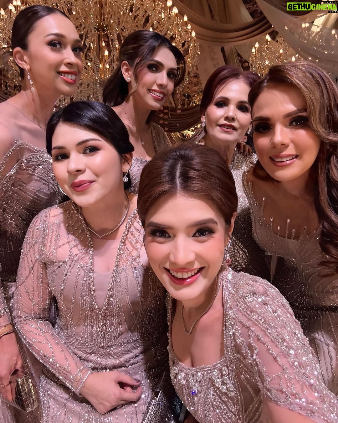 Carissa Putri - 21.4K Likes - Cheers to love, laughter and happily ever after for Shalva and Akbar 🥰
Kaka Shalva kesayangan kita semua ❤️