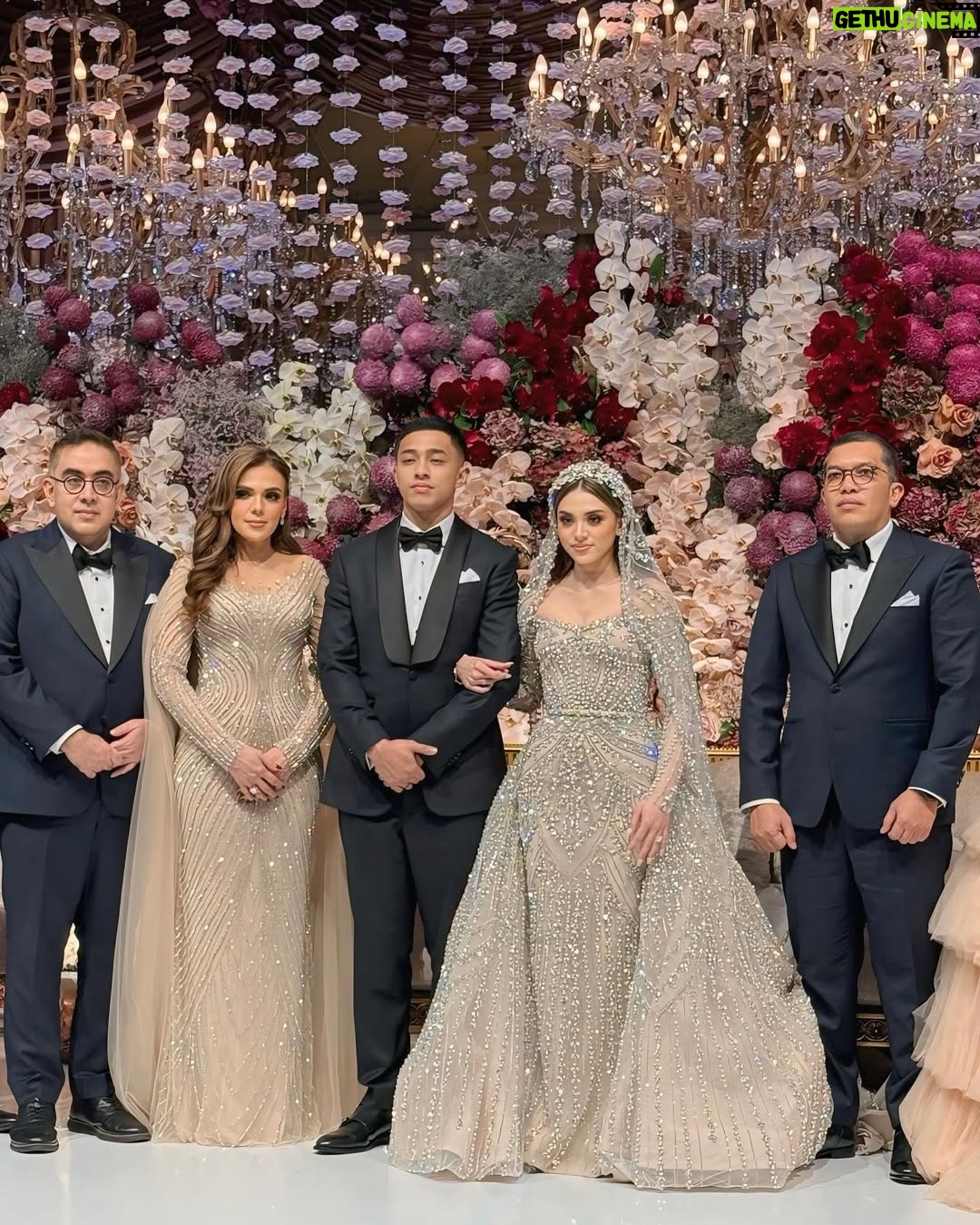 Carissa Putri - 21.4K Likes - Cheers to love, laughter and happily ever after for Shalva and Akbar 🥰
Kaka Shalva kesayangan kita semua ❤️