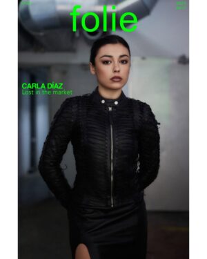 Carla Díaz Instagram - COVER STORY w/ CARLA DÍAZ
.
Teníamos muchas ganas de conocer a una de las actrices referente del cine patrio, Carla Díaz (19 de julio de 1998, Madrid, España). La que fuese uno de los personajes más queridos en el drama adolescente, “Élite”, vuelve a la escena con dos películas que nos han dejado sin habla: “Ocho” y “Delicious”. En las dos nos demuestra sus grandes dotes interpretativas y nos lleva a pensar que no hay reto que no pueda superar.
Pero además de su imparable carrera como actriz, hemos querido conocer a la persona tras el personaje. Carla nos ha mostrado a una mujer que lucha porque la inocencia de los más pequeños se vea intacta y nos ha demostrado que es mucho más de lo que se ve a simple vista.
.
.
LINK IN BIO
.
TEAM
Talent @imcarladiaz
Photographer @adrian_nucelaar
Photo Ass @viictorgm_
Stylist @enolamola
Stylist Ass @stylingbysanchez
MUAH @mimigomezmuah
HAIR @beapintado
Editor in Chief @pabloaragon
THANKS TO
@dypcomunicacion
@mercadodesanfernando
@borial_management
@isa.ayuso