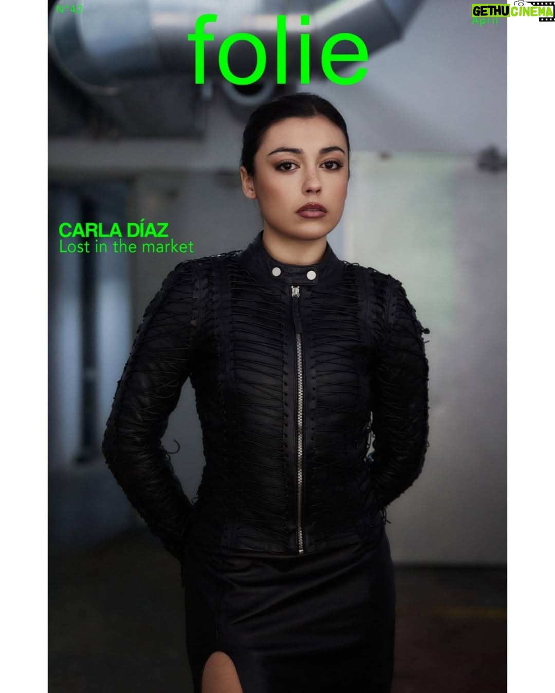 Carla Díaz - 3 Likes - COVER STORY w/ CARLA DÍAZ
.
Teníamos muchas ganas de conocer a una de las actrices referente del cine patrio, Carla Díaz (19 de julio de 1998, Madrid, España). La que fuese uno de los personajes más queridos en el drama adolescente, “Élite”, vuelve a la escena con dos películas que nos han dejado sin habla: “Ocho” y “Delicious”. En las dos nos demuestra sus grandes dotes interpretativas y nos lleva a pensar que no hay reto que no pueda superar.

Pero además de su imparable carrera como actriz, hemos querido conocer a la persona tras el personaje. Carla nos ha mostrado a una mujer que lucha porque la inocencia de los más pequeños se vea intacta y nos ha demostrado que es mucho más de lo que se ve a simple vista.
.
.
LINK IN BIO
.
TEAM
Talent @imcarladiaz
Photographer @adrian_nucelaar
Photo Ass @viictorgm_
Stylist @enolamola
Stylist Ass @stylingbysanchez
MUAH @mimigomezmuah
HAIR @beapintado
Editor in Chief @pabloaragon
THANKS TO
@dypcomunicacion
@mercadodesanfernando
@borial_management
@isa.ayuso
