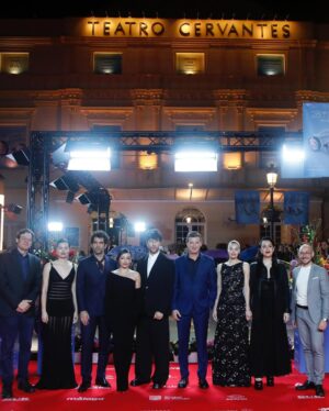 Carla Díaz Instagram - El sábado presentamos “8” en el @festivalmalaga y el viernes 21 estrenamos en cines🤍
@juliomedemfilm @morenafilms @borial_management
Stylist: @maria_bernad
@jeanpaulgaultier @cotoelena
@rabanne
@jimmychoo
@aristocrazy
Makeup @_chingisabella
@narsissist @kerastase_official