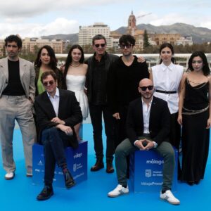 Carla Díaz Instagram - El sábado presentamos “8” en el @festivalmalaga y el viernes 21 estrenamos en cines🤍
@juliomedemfilm @morenafilms @borial_management
Stylist: @maria_bernad
@jeanpaulgaultier @cotoelena
@rabanne
@jimmychoo
@aristocrazy
Makeup @_chingisabella
@narsissist @kerastase_official