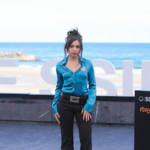 Carla Díaz Instagram - Ayer estrenamos @larutaserie en @sansebastianfes y el 26 de Octubre es vuestra en @atresplayer 🩵
…
Stylist @maria_bernad @gucci archive
Hair @yosbaute @dyson_es @one__offartists
Makeup @veroluna.makeup @diorbeauty
Photo @eduardorawdriguez
👫 @borjavera @borial_management