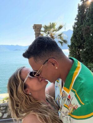 Carla Perez Instagram - Continuação do nosso álbum de viagem 👩🏼❤️💋👨🏽
#Itália 🇮🇹
Parte 2