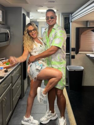 Carla Perez Instagram - Florida nunca decepciona🇺🇸
1 Xanddy Samba & Summer pra história ❤️🔥
💙 @xanddy , já te falei hoje, que sou sua fã n°01? 🫶🏻
Que show!?! Que entrega!?! Que delícia!?!
#XanddySambaESummer
#XanddyHarmonia
#Labubu
#TêbêTê #ᴛʙᴛ