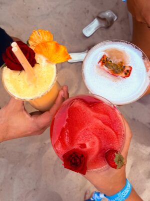 Carlota Boza Instagram - Un poquito de sol, comida y buena compaƱĆa te alegran el dĆa