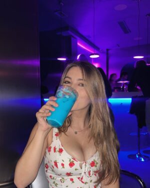 Carlota Boza Instagram - Hoy cumplo 24 aƱos de puro genio. Han sido unos muy felices aƱos, muy completos, siempre muy bien acompaƱada por familia y amigos. Gracias a todos los que caminĆ”is de mi lado en esta vida ā¤ļø
Por muchos aƱos mĆ”s asĆ de alegres! 1 š