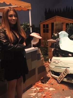 Carlota Boza Instagram - Hoy se cumplen 18 aƱos desde que se estreno el primer capĆtulo de @la_queseavecina, la serie que me ha criado. š
Agradecida eternamente a los creadores de toda esta locura, gracias @alber_caballero y @lauracaballero_ por dejarme formar parte de esta familia durante tantos tantos aƱos! š¤
Y por supuesto, gracias a todos mis compaƱeros! Son los mejores!šļø