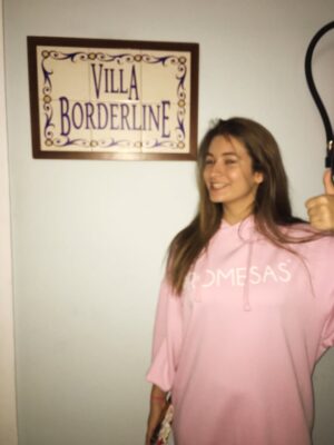 Carlota Boza Instagram - Hoy se cumplen 18 aƱos desde que se estreno el primer capĆtulo de @la_queseavecina, la serie que me ha criado. š
Agradecida eternamente a los creadores de toda esta locura, gracias @alber_caballero y @lauracaballero_ por dejarme formar parte de esta familia durante tantos tantos aƱos! š¤
Y por supuesto, gracias a todos mis compaƱeros! Son los mejores!šļø