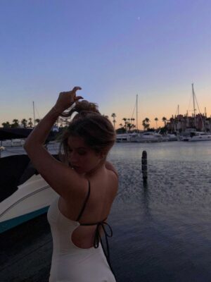 Carlota Boza Instagram - Siempre doy en el blanco šÆ
¿Cual de todas estas fotos te gusta mÔs?
.
Chicas, el bañador lindisimo que llevo es de @siroko y tengo buenas noticias. Si usas mi código de descuento, Carlotabmendo, tienes un 10% mÔs de descuento en toooodo
.
#iamsiroko #Siroko https://srko.co/carlotabmendo