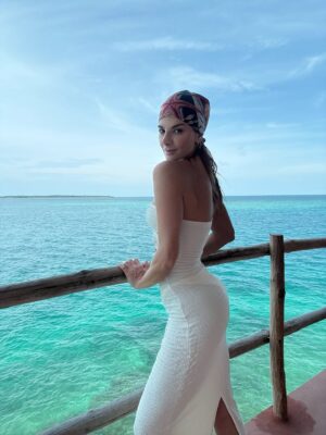 Carolina Cruz Instagram - PRESENTE ☀️
@calamambo