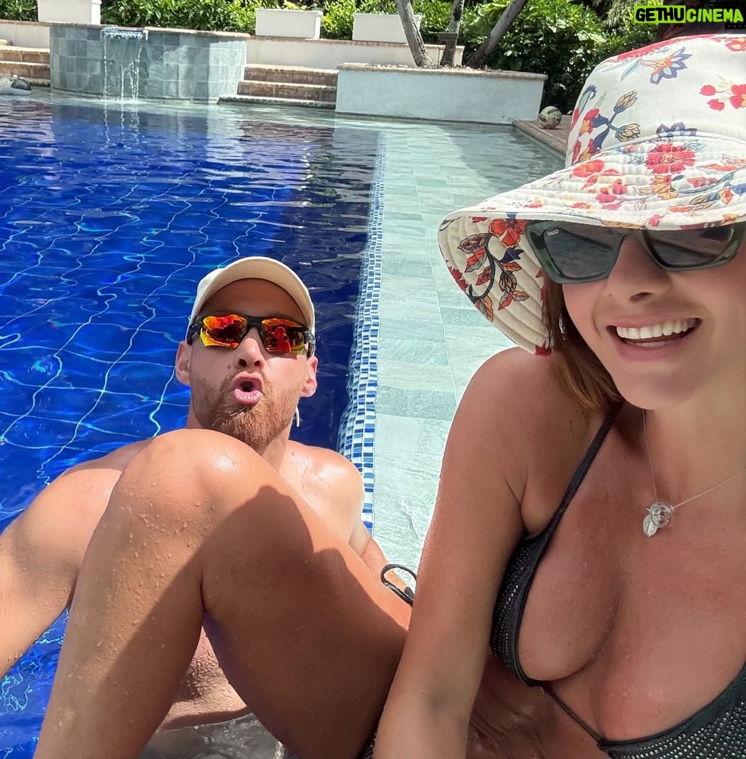 Carolina Cruz - 61.5K Likes - RENACER todos los días para MERECER desde el amor, en compañía siempre de  las ALMAS  que se  reconocen ❤️ @jamil_farah @mmelyeye #Amigos