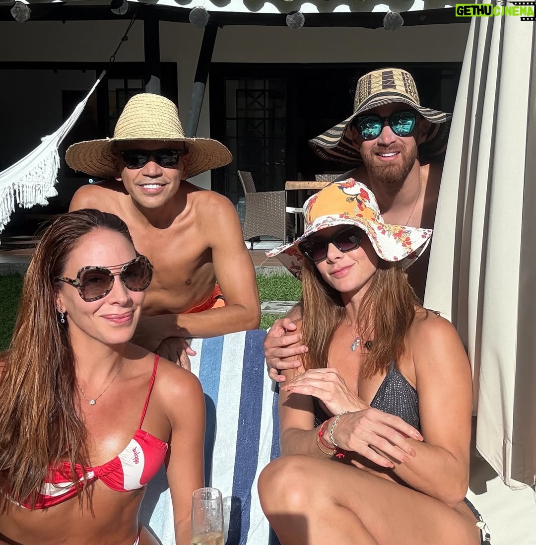 Carolina Cruz - 61.5K Likes - RENACER todos los días para MERECER desde el amor, en compañía siempre de  las ALMAS  que se  reconocen ❤️ @jamil_farah @mmelyeye #Amigos