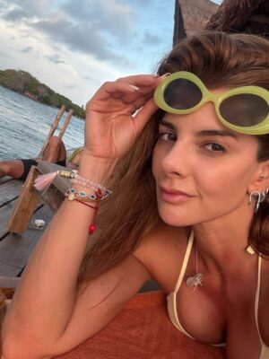 Carolina Cruz Instagram - PRESENTE ☀️
@calamambo
