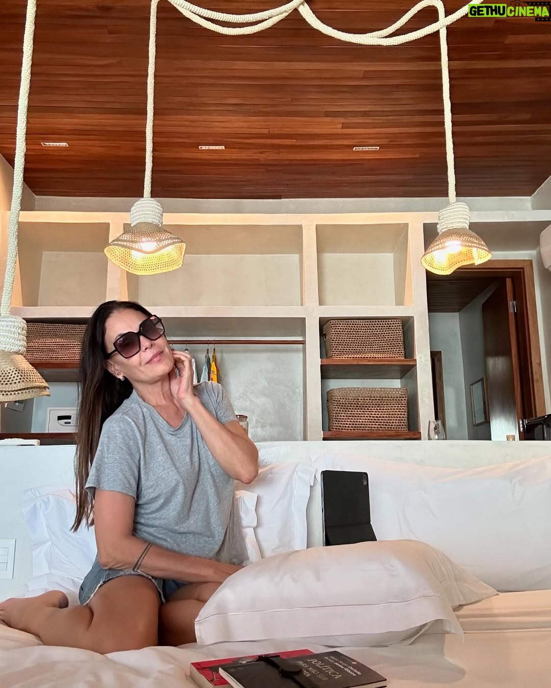 Carolina Ferraz - 83.9K Likes - Foram dias lindos de muito sol, novas amizades, caminhadas, leitura e comida boa!! Muito feliz em conhecer esse lugar lindo da nossa costa, lugar pra voltar muitas vezes. ❤️❤️❤️
