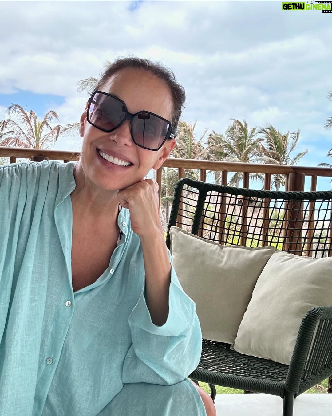 Carolina Ferraz - 83.9K Likes - Foram dias lindos de muito sol, novas amizades, caminhadas, leitura e comida boa!! Muito feliz em conhecer esse lugar lindo da nossa costa, lugar pra voltar muitas vezes. ❤️❤️❤️