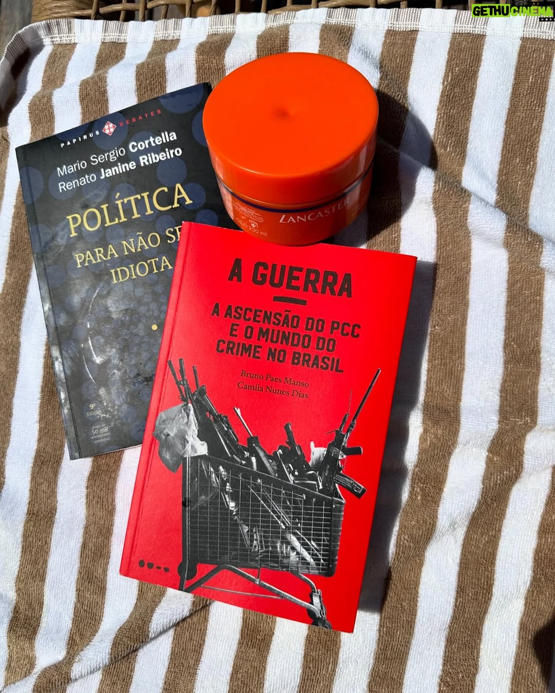 Carolina Ferraz - 83.9K Likes - Foram dias lindos de muito sol, novas amizades, caminhadas, leitura e comida boa!! Muito feliz em conhecer esse lugar lindo da nossa costa, lugar pra voltar muitas vezes. ❤️❤️❤️
