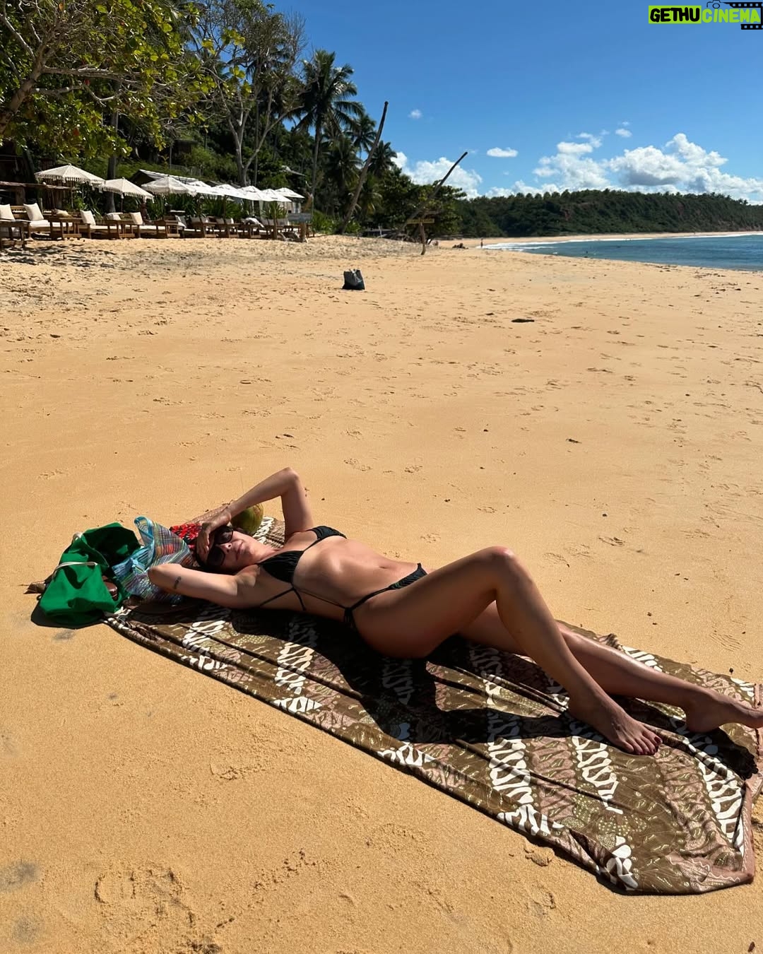 Carolina Ferraz - 43.9K Likes - Caraiva mood ☀️💛🌼