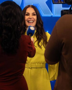 Carolina Ferraz Instagram - Ontem foi dia de festa na firma! @recordoficial . Foi uma delícia ❤️❤️