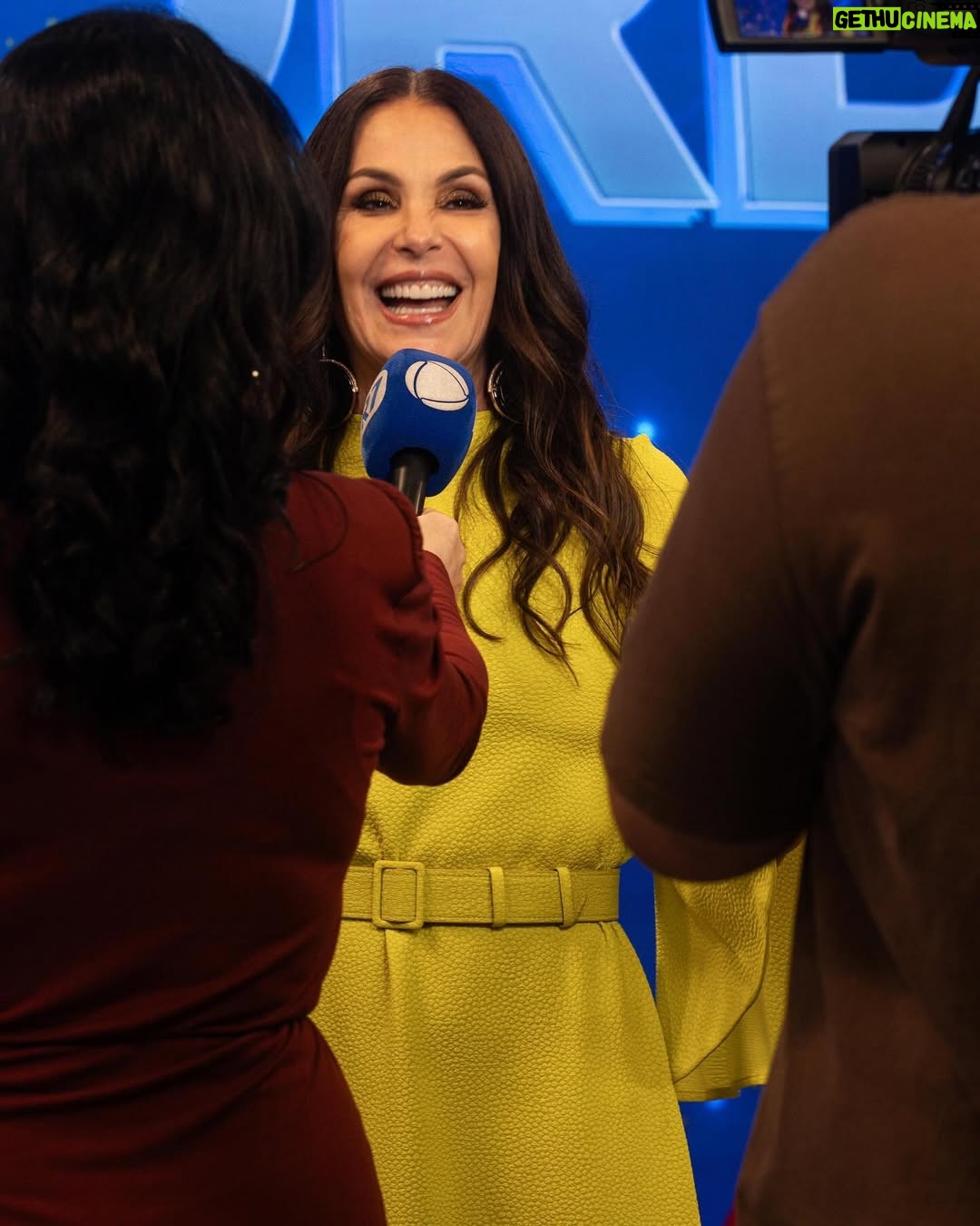 Carolina Ferraz - 22.1K Likes - Ontem foi dia de festa na firma! @recordoficial . Foi uma delícia ❤️❤️