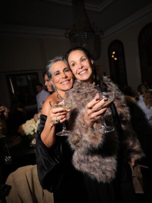 Carolina Ferraz Instagram - Ontem foi aniversário dela, sempre linda! Parabéns Anttonia querida, que seu novo ano seja surpreendente. Festa deliciosa!!