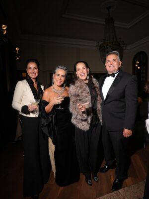 Carolina Ferraz Instagram - Ontem foi aniversário dela, sempre linda! Parabéns Anttonia querida, que seu novo ano seja surpreendente. Festa deliciosa!!