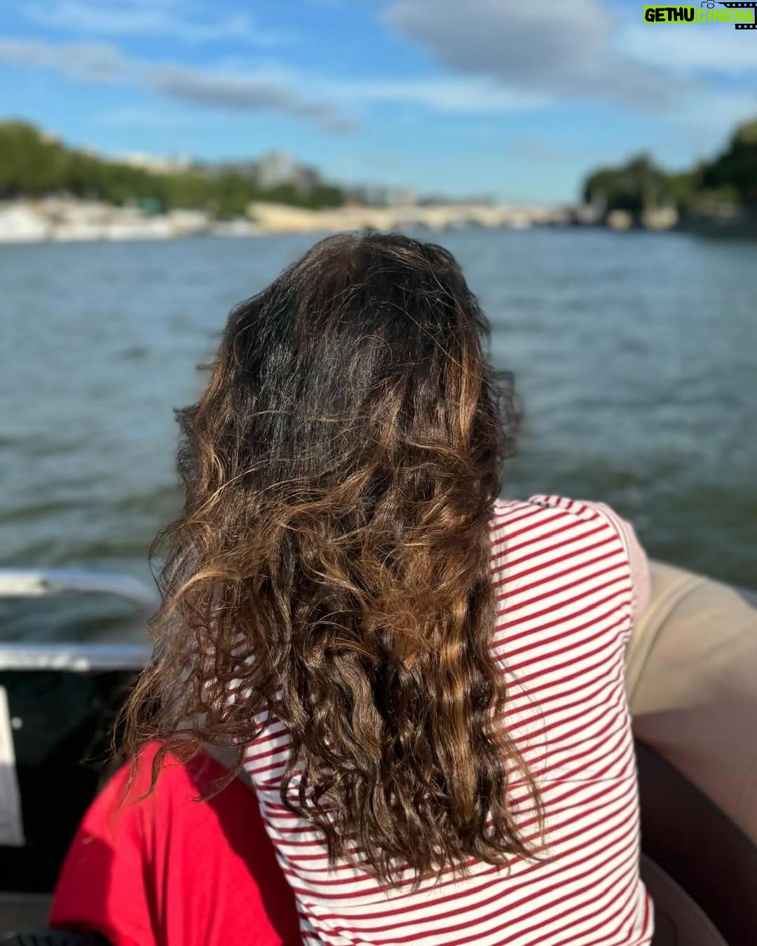 Carolina Ferraz - 34.4K Likes - Semaninha que passei fora e fiz um pouco de tudo o que gosto, andei muito, encontrei amigos, trabalhei e me diverti, tudo isso em Paris que é uma das cidades que mais amo. ❤️