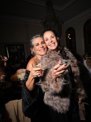 Carolina Ferraz Instagram - Ontem foi aniversário dela, sempre linda! Parabéns Anttonia querida, que seu novo ano seja surpreendente. Festa deliciosa!!