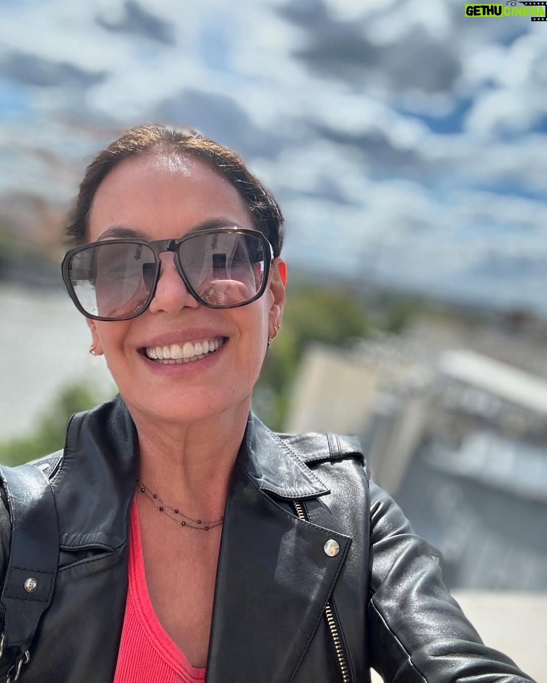 Carolina Ferraz - 20.4K Likes - Foto dump de Paris 💎