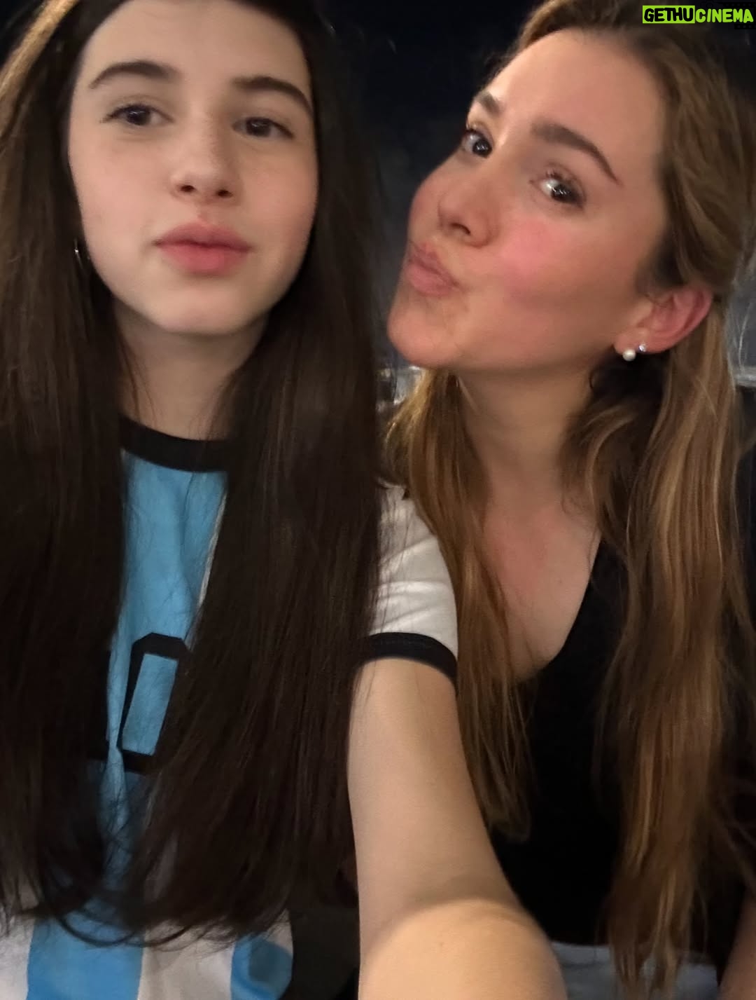 Carolina Mestrovic - 26.3K Likes - Princesa de mi vida..
Hace 14 años nos miramos por primera vez y mi vida cambió para siempre. Llegaste a llenarme de luz, de alegría, de vida, de enseñanzas y de infinito amor. Cada minuto al ladito tuyo es mi mayor bendición. 
Solo quiero que seas feliz, que sueñes grande, que te equivoques, rías y vuelvas a empezar, que le sigas regalando al mundo tu dulzura y tu sonrisa hermosa, que nunca pierdas esa pureza y bondad que hay en tu alma, que los días buenos te colmen de felicidad y que los no tan buenos te llenen de sabiduría para aprender de esta vida bella y aceptarla tal como es. Que dibujes mapas de aventuras que lleguen hasta el cielo y cuando bajes de las estrellas continúes pisando firme los caminos que debas recorrer segura de ti, de tu esencia y de tu ser.
Nunca olvides lo maravillosa y única que eres!
Te amo con toda mi alma desde siempre y para siempre…
Feliz cumpleaños mi vida!!
❤️