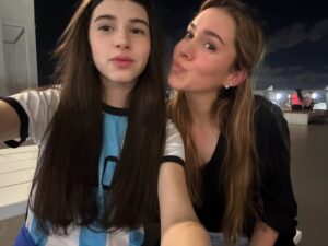 Carolina Mestrovic Instagram - Acompañando a mi bostera favorita a ver a Boca💙💛 Te amo mi princesa hermosa!!