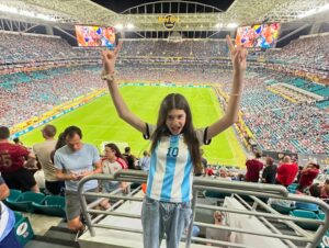 Carolina Mestrovic Instagram - Acompañando a mi bostera favorita a ver a Boca💙💛 Te amo mi princesa hermosa!!