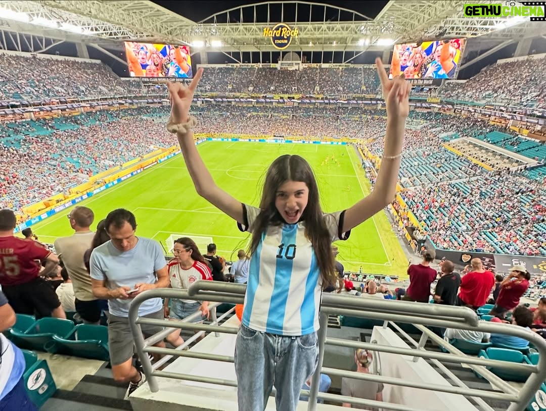 Carolina Mestrovic - 6.9K Likes - Acompañando a mi bostera favorita a ver a Boca💙💛 Te amo mi princesa hermosa!!