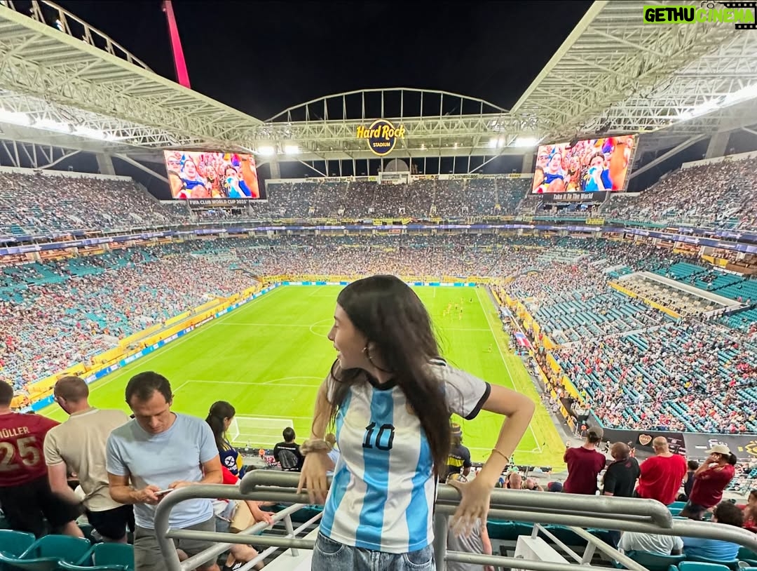 Carolina Mestrovic - 6.9K Likes - Acompañando a mi bostera favorita a ver a Boca💙💛 Te amo mi princesa hermosa!!