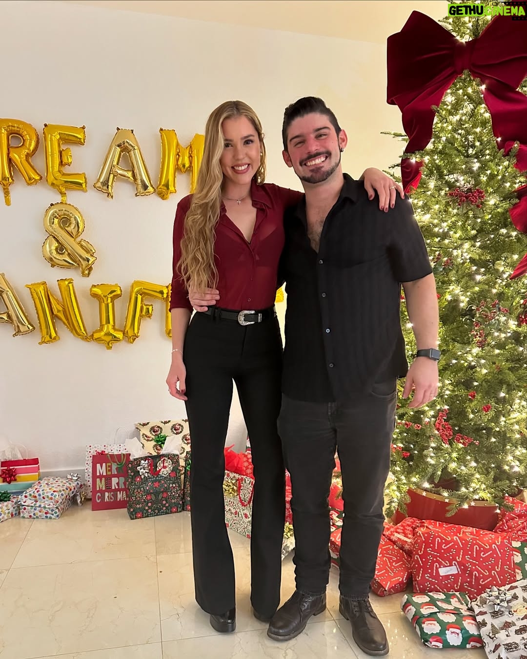 Carolina Mestrovic - 28.4K Likes - Feliz Navidad! 2024 🎄✨