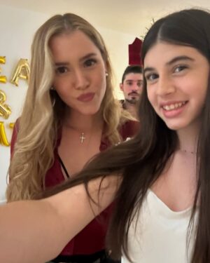 Carolina Mestrovic Instagram - Feliz Navidad! 2024 🎄✨