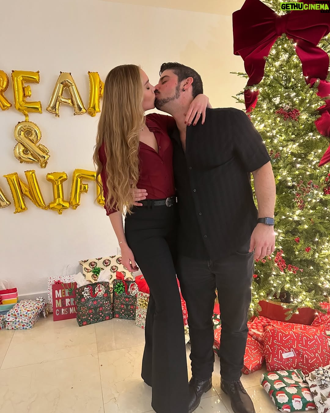 Carolina Mestrovic - 28.4K Likes - Feliz Navidad! 2024 🎄✨