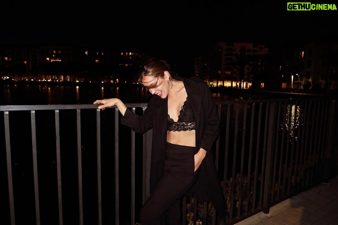 Carolina Mestrovic - 6.8K Likes - Una mezcla de risas y luna llena..🌕🤍

📷 @simonemarval 😘