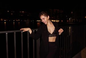 Carolina Mestrovic Instagram - Una mezcla de risas y luna llena..🌕🤍
📷 @simonemarval 😘